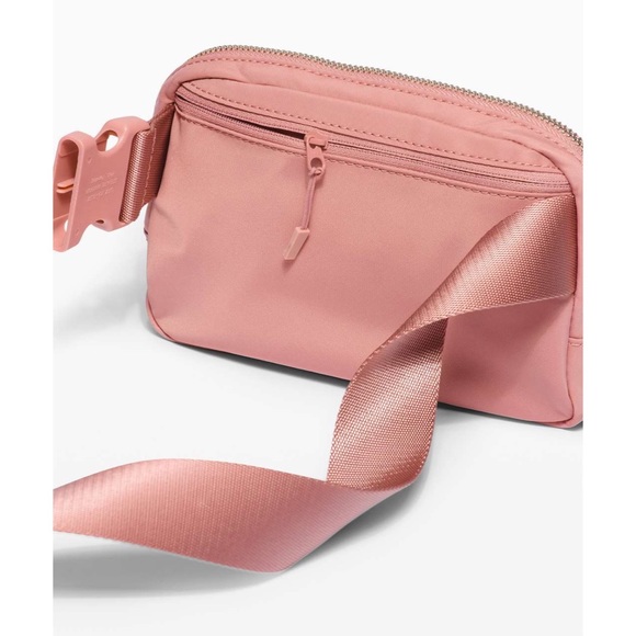 Lululemon Everywhere 1L Belt Bag in Pink Pastel - Picture 5 of 11